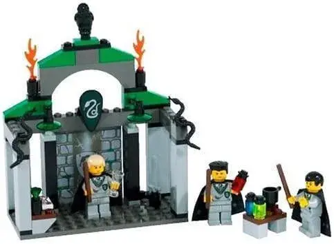 LEGO Harry Potter: Slytherin Common Room & Dormitory – Philosopher’s Stone Set (4735)